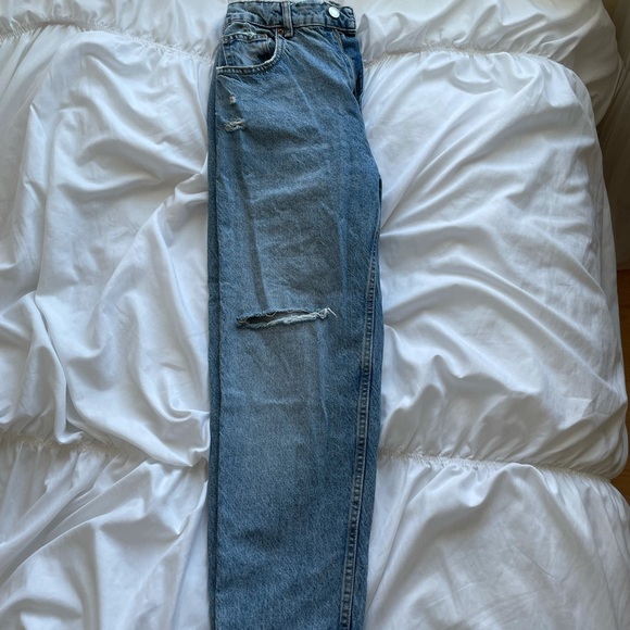 ZARA MOM FIT JEANS - Picture 2 of 5